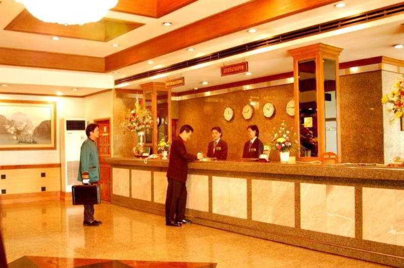 Royal Pacific Hotel バンコク都 エクステリア 写真